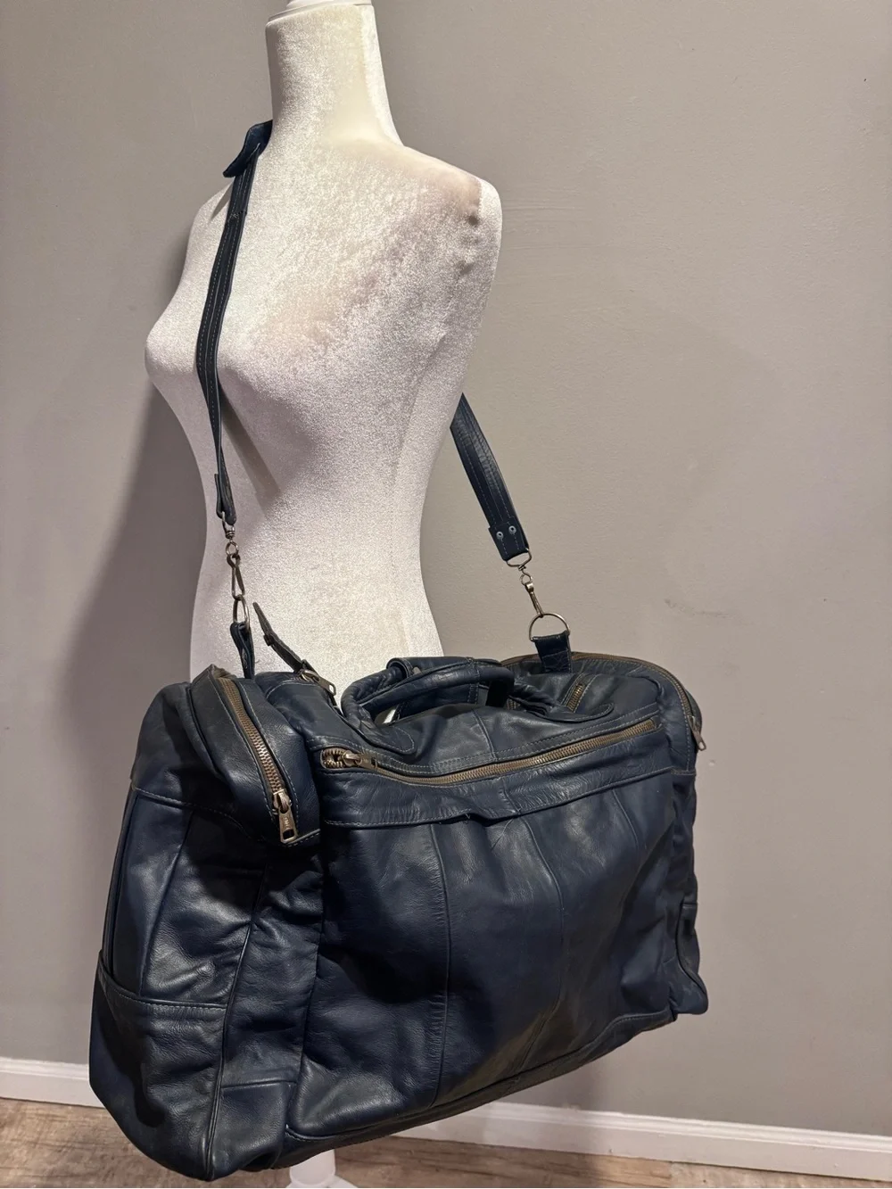 Vintage 80s 90s Genuine Leather Duffle Bag Overnight Gym Bag Beautiful!!